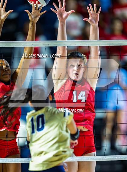 Thumbnail 3 in O'Connor vs. Dawson (UIL Volleyball 6A D1 State Semifinals) photogallery.