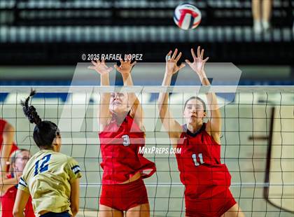 Thumbnail 2 in O'Connor vs. Dawson (UIL Volleyball 6A D1 State Semifinals) photogallery.