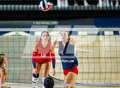 Thumbnail 1 in O'Connor vs. Dawson (UIL Volleyball 6A D1 State Semifinals) photogallery.