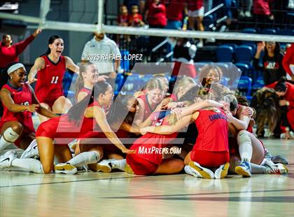 Thumbnail 1 in O'Connor vs. Dawson (UIL Volleyball 6A D1 State Semifinals) photogallery.