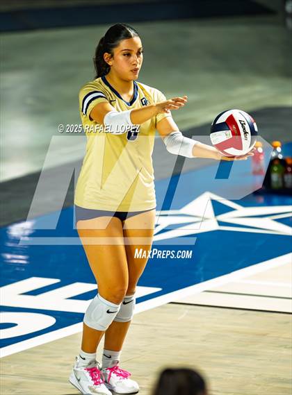 Thumbnail 3 in O'Connor vs. Dawson (UIL Volleyball 6A D1 State Semifinals) photogallery.