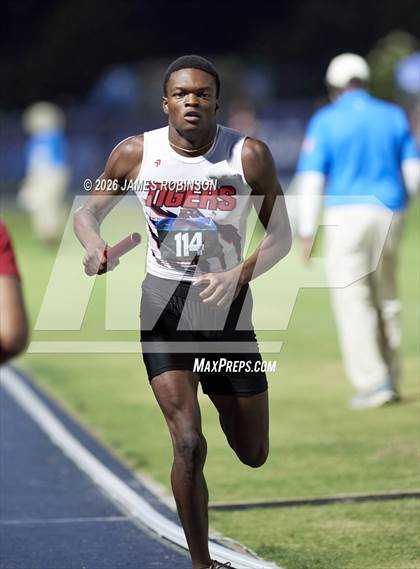 Thumbnail 1 in FHSAA Class 1A Final (4 x 400m) photogallery.