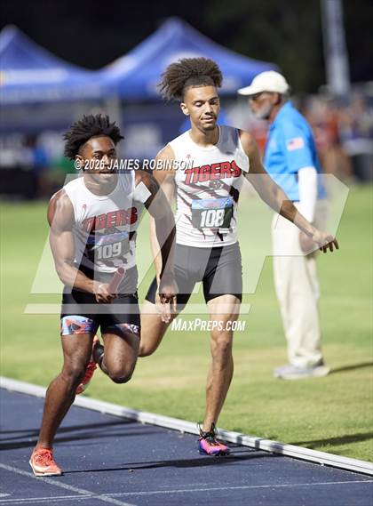Thumbnail 2 in FHSAA Class 1A Final (4 x 400m) photogallery.
