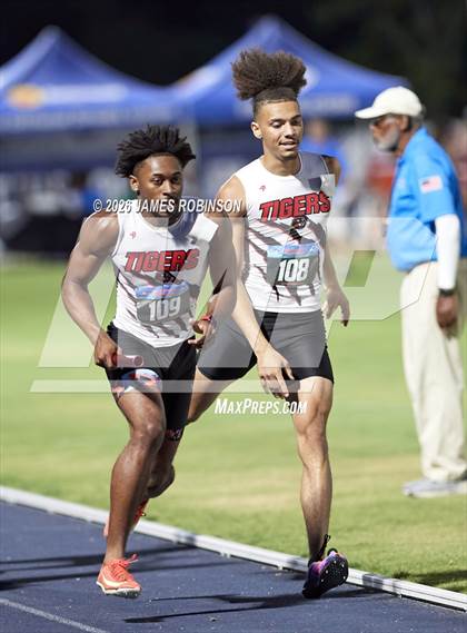 Thumbnail 3 in FHSAA Class 1A Final (4 x 400m) photogallery.