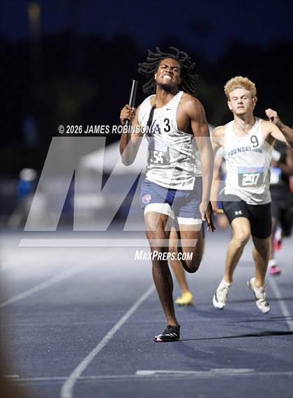 Thumbnail 1 in FHSAA Class 1A Final (4 x 400m) photogallery.