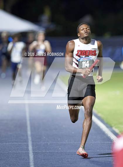 Thumbnail 1 in FHSAA Class 1A Final (4 x 400m) photogallery.
