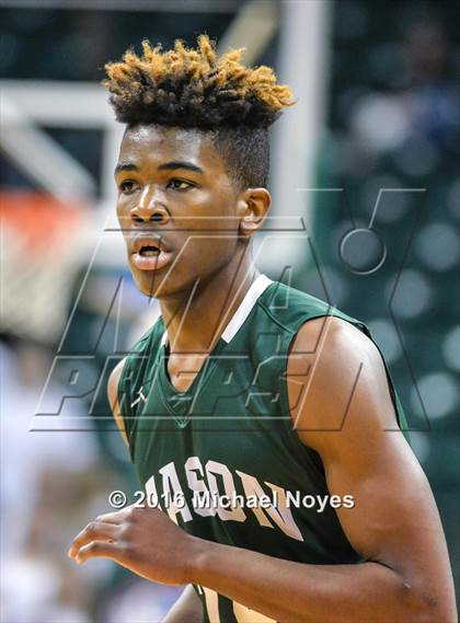 Thumbnail 1 in Mason vs. Wilmington (OHSAA Southwest Sectional Playoff) photogallery.