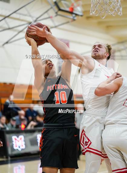 Thumbnail 3 in Monte Vista vs. Pittsburg (CIF NCS D1 1st Round) photogallery.
