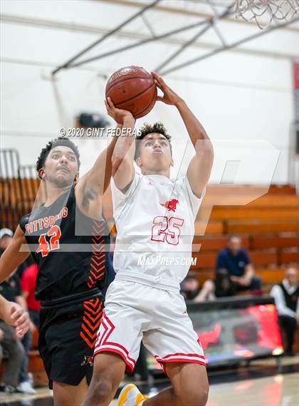 Thumbnail 3 in Monte Vista vs. Pittsburg (CIF NCS D1 1st Round) photogallery.