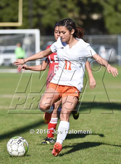 Thumbnail 2 in Lee [Robert E.] vs Burbank (SAISD Tournament) photogallery.