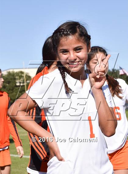 Thumbnail 2 in Lee [Robert E.] vs Burbank (SAISD Tournament) photogallery.
