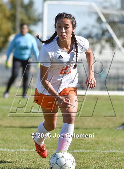 Thumbnail 2 in Lee [Robert E.] vs Burbank (SAISD Tournament) photogallery.
