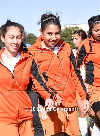 Thumbnail 3 in Lee [Robert E.] vs Burbank (SAISD Tournament) photogallery.