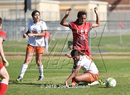 Thumbnail 1 in Lee [Robert E.] vs Burbank (SAISD Tournament) photogallery.
