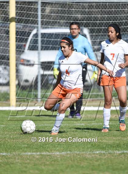 Thumbnail 1 in Lee [Robert E.] vs Burbank (SAISD Tournament) photogallery.