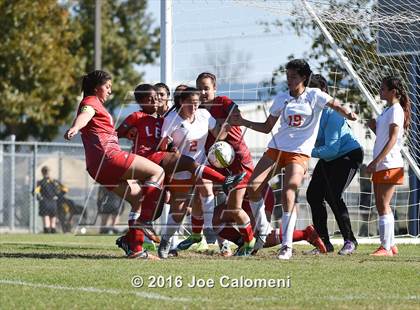 Thumbnail 2 in Lee [Robert E.] vs Burbank (SAISD Tournament) photogallery.