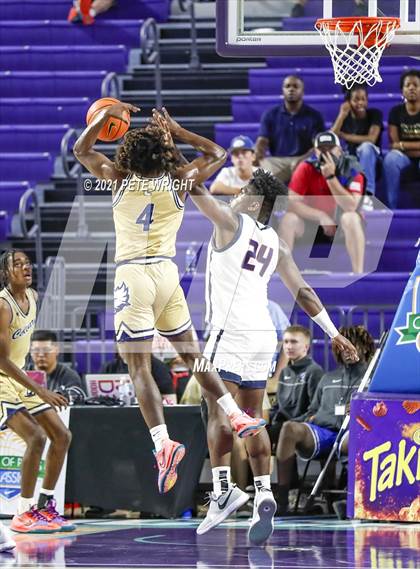 Thumbnail 1 in Milton vs Calvary Christian (City of Palms Classic) photogallery.