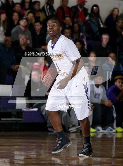 Thumbnail 2 in Burbank vs. Oakland Tech (St. Hope Elite Classic) photogallery.