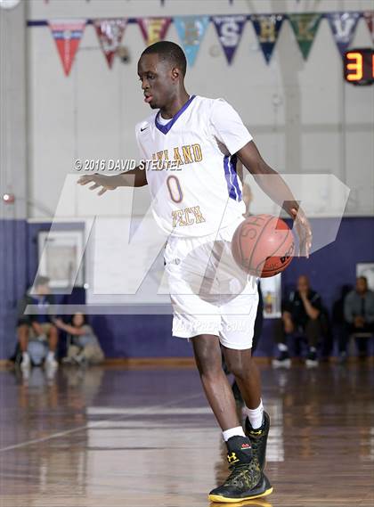 Thumbnail 2 in Burbank vs. Oakland Tech (St. Hope Elite Classic) photogallery.