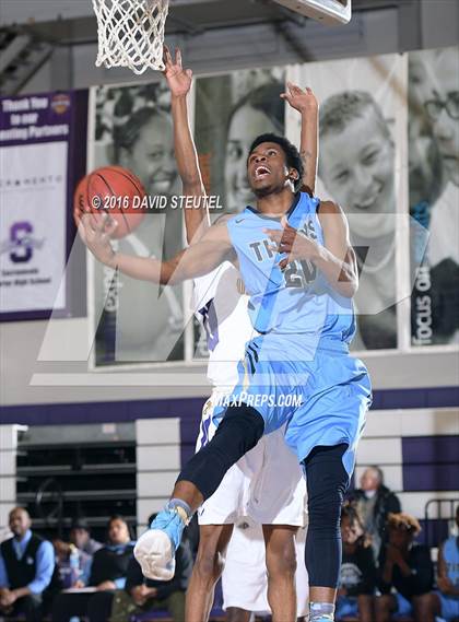 Thumbnail 1 in Burbank vs. Oakland Tech (St. Hope Elite Classic) photogallery.