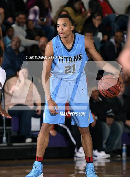 Thumbnail 3 in Burbank vs. Oakland Tech (St. Hope Elite Classic) photogallery.