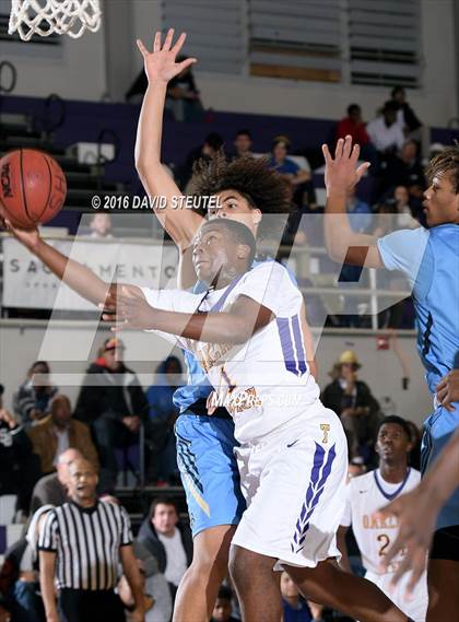 Thumbnail 2 in Burbank vs. Oakland Tech (St. Hope Elite Classic) photogallery.