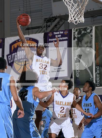 Thumbnail 1 in Burbank vs. Oakland Tech (St. Hope Elite Classic) photogallery.