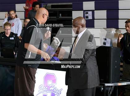 Thumbnail 3 in Burbank vs. Oakland Tech (St. Hope Elite Classic) photogallery.