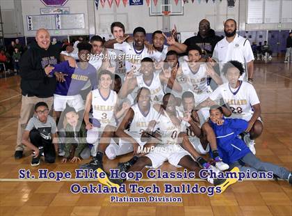 Thumbnail 3 in Burbank vs. Oakland Tech (St. Hope Elite Classic) photogallery.