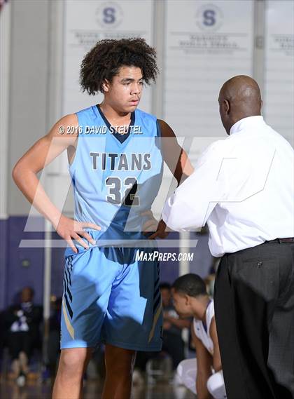 Thumbnail 3 in Burbank vs. Oakland Tech (St. Hope Elite Classic) photogallery.