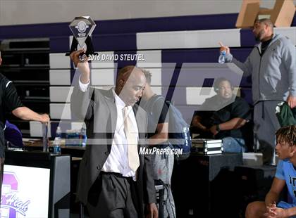 Thumbnail 1 in Burbank vs. Oakland Tech (St. Hope Elite Classic) photogallery.