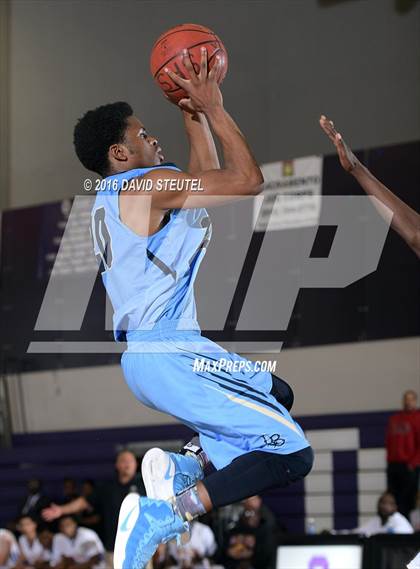 Thumbnail 3 in Burbank vs. Oakland Tech (St. Hope Elite Classic) photogallery.