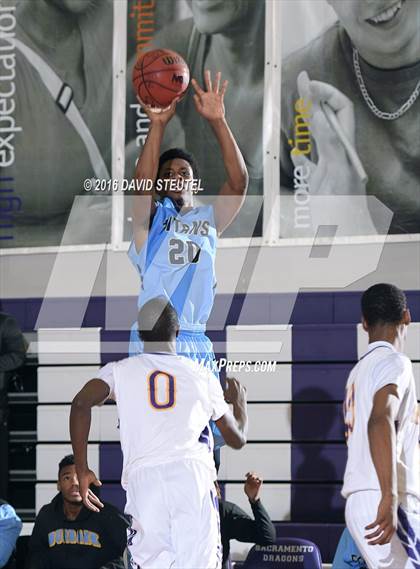 Thumbnail 1 in Burbank vs. Oakland Tech (St. Hope Elite Classic) photogallery.