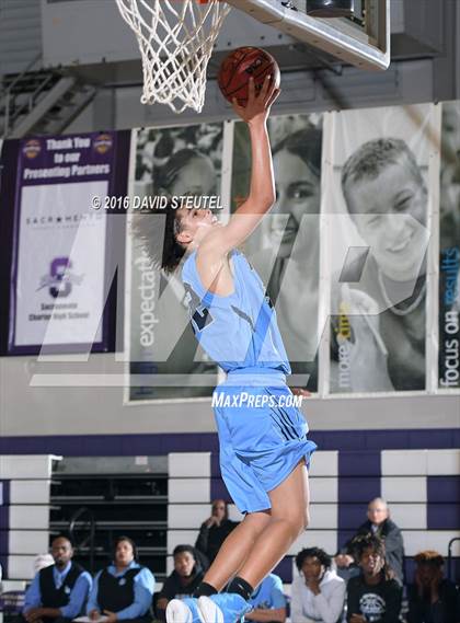 Thumbnail 1 in Burbank vs. Oakland Tech (St. Hope Elite Classic) photogallery.