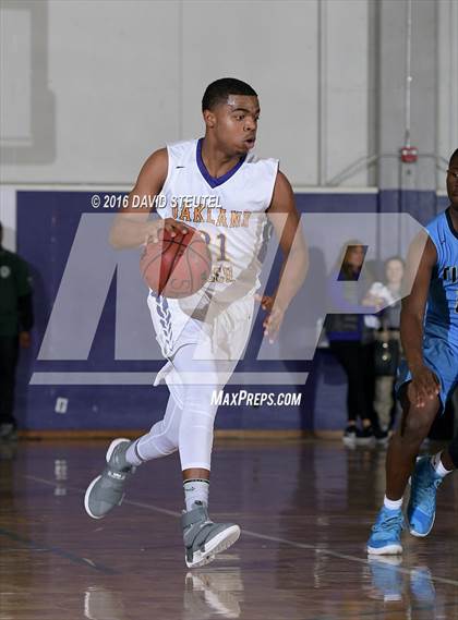 Thumbnail 3 in Burbank vs. Oakland Tech (St. Hope Elite Classic) photogallery.