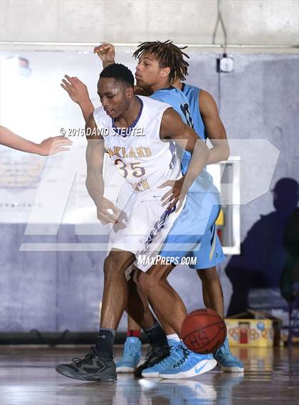 Thumbnail 3 in Burbank vs. Oakland Tech (St. Hope Elite Classic) photogallery.