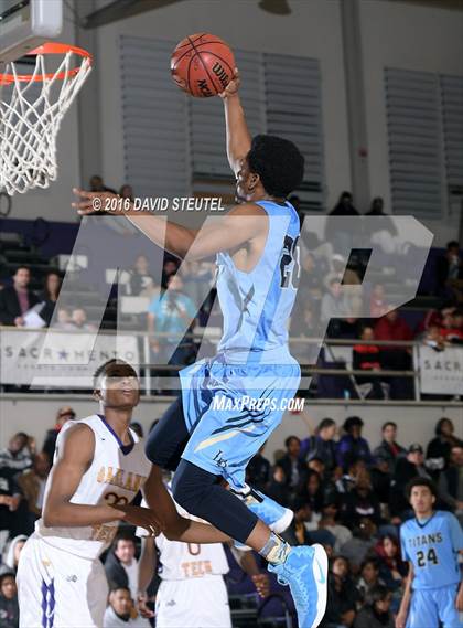 Thumbnail 2 in Burbank vs. Oakland Tech (St. Hope Elite Classic) photogallery.