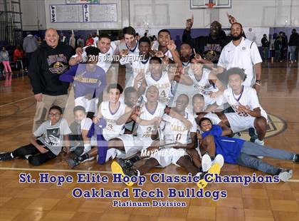Thumbnail 3 in Burbank vs. Oakland Tech (St. Hope Elite Classic) photogallery.