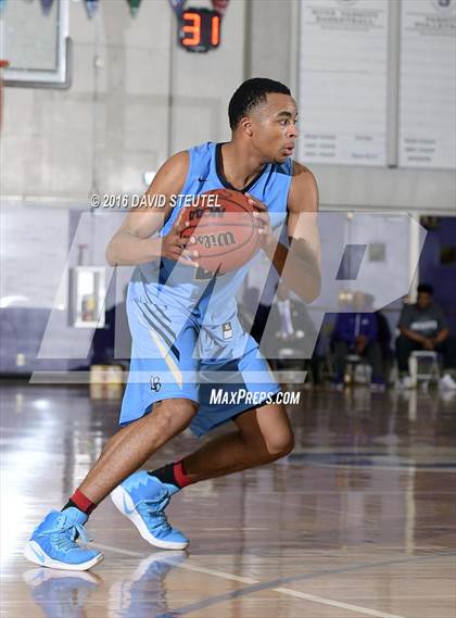 Thumbnail 3 in Burbank vs. Oakland Tech (St. Hope Elite Classic) photogallery.