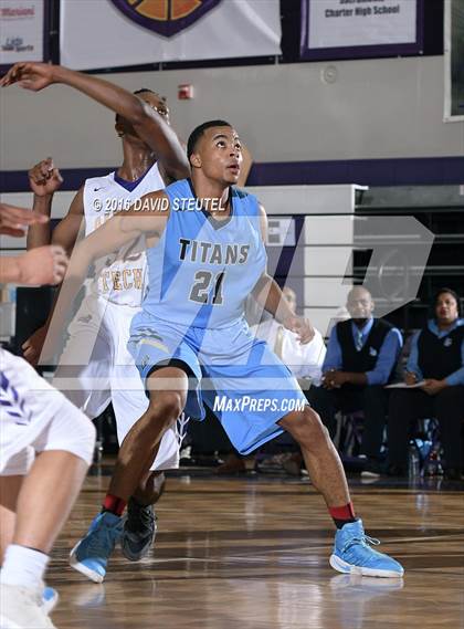 Thumbnail 2 in Burbank vs. Oakland Tech (St. Hope Elite Classic) photogallery.