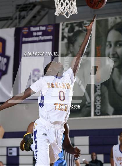 Thumbnail 1 in Burbank vs. Oakland Tech (St. Hope Elite Classic) photogallery.