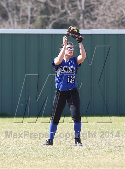 Thumbnail 2 in Gilmer vs. Beckville (Carthage TNT Tournament) photogallery.