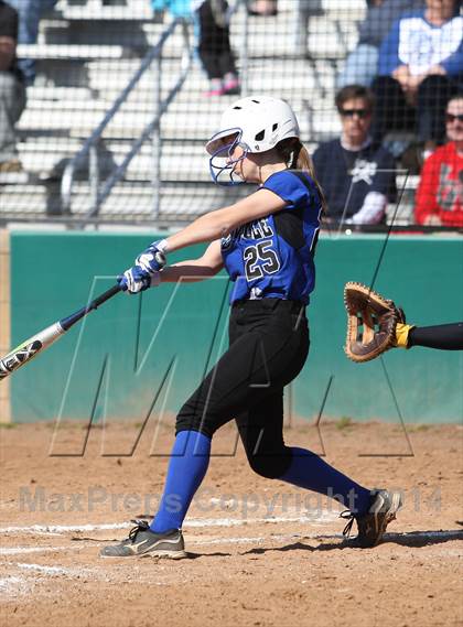 Thumbnail 2 in Gilmer vs. Beckville (Carthage TNT Tournament) photogallery.