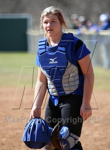 Thumbnail 2 in Gilmer vs. Beckville (Carthage TNT Tournament) photogallery.