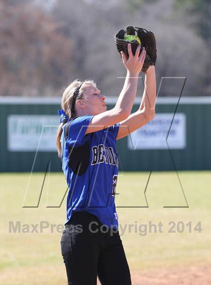 Thumbnail 3 in Gilmer vs. Beckville (Carthage TNT Tournament) photogallery.
