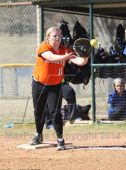 Thumbnail 2 in Gilmer vs. Beckville (Carthage TNT Tournament) photogallery.