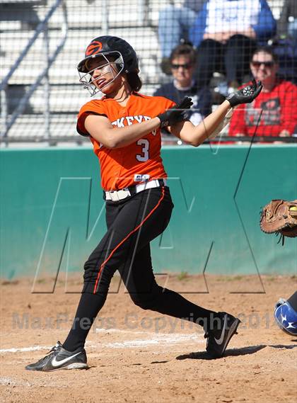 Thumbnail 2 in Gilmer vs. Beckville (Carthage TNT Tournament) photogallery.