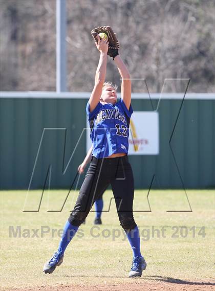 Thumbnail 3 in Gilmer vs. Beckville (Carthage TNT Tournament) photogallery.