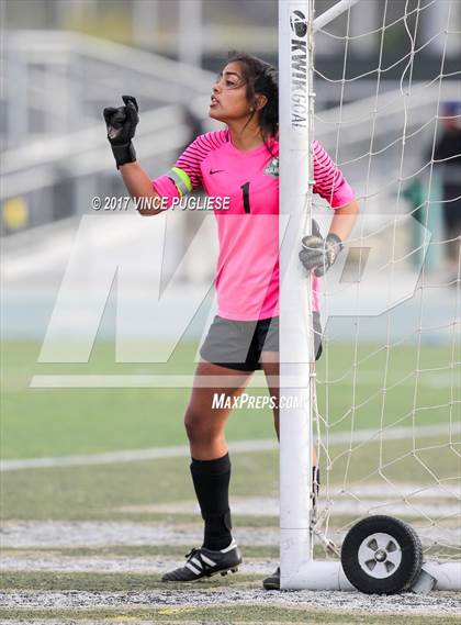 Thumbnail 2 in Granada Hills Charter vs. El Camino Real (CIF LA City Section D1 Final) photogallery.