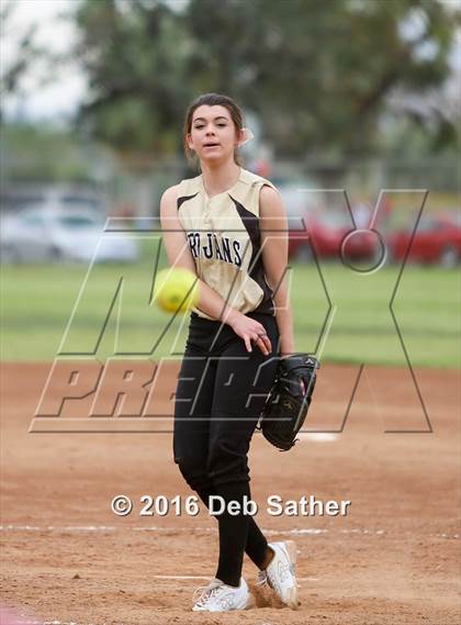 Thumbnail 3 in Yucca Valley vs Shadow Hills photogallery.